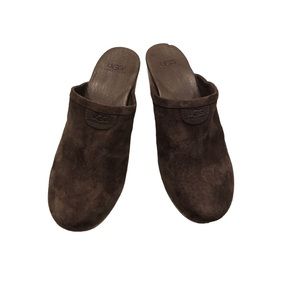 Ugg Abbie Brown Suede Mule/Clogs. Size 7